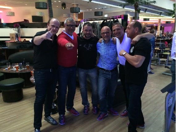 Team 1: Herby, Jimmy, Michael, Jürgen, Drillo und Sieger Thomas Richter (v.l)