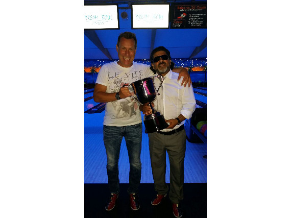 Geschäftsführer Stefan Schmidt mit Diego Armando Maradona