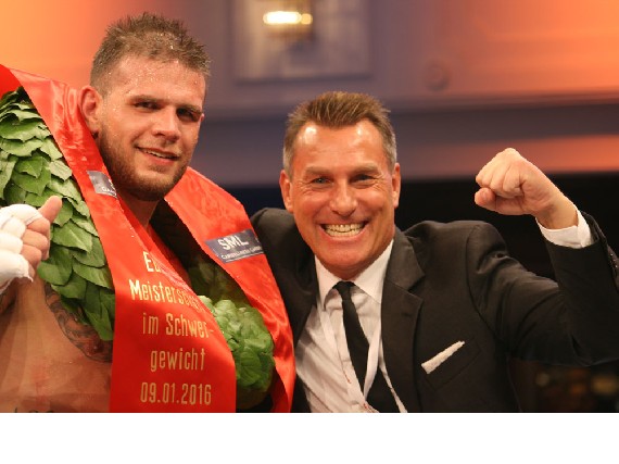 Freude nach dem Sieg - Michael Wallisch und Stefan Schmidt