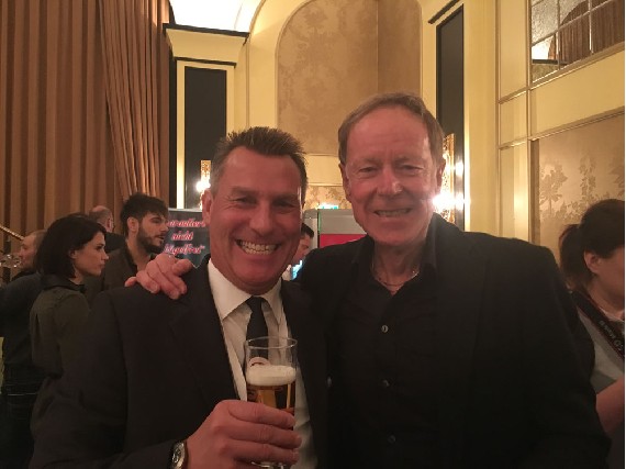 Stefan Schmidt mit Freund Wolf Dieter Poschmann (ZDF) bei der After-Fight-Party