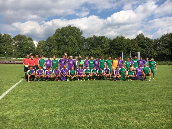 Münchner Legenden spielen für die Stiftung Kleine Hilfe