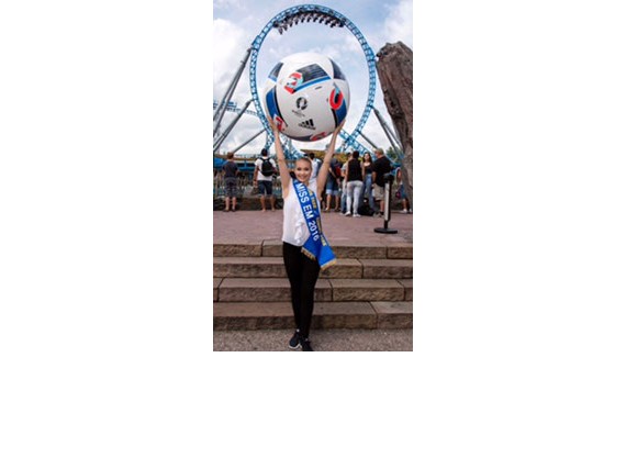 Fußballrund – der Looping des „blue fire Megacoaster powered by GAZPROM“