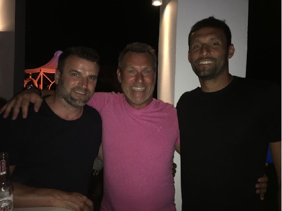 EM-Experten Marco Haber, Moderator Stefan Schmidt & Fußballprofi Kevin Kurany berichten von der EM aus Kos
