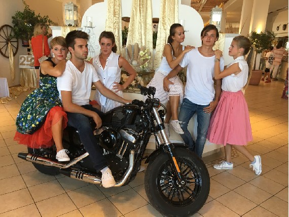 Das Kos Entertainment Team mit der Show ´Grease 2016´