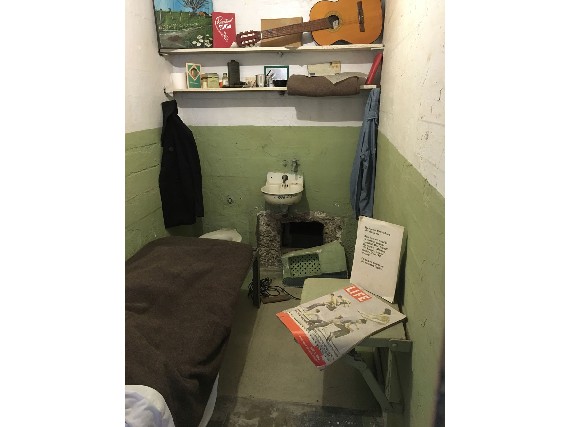 Die Zelle von William Baker der sein Buch auf Alcatraz vorstellte