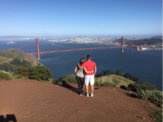 Ein Blick auf die Golden Gate Bridge und Alcatraz