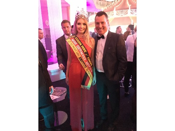 Die neue Miss Germany 2017 und BLE-Geschäftsführer Stefan Schmidt