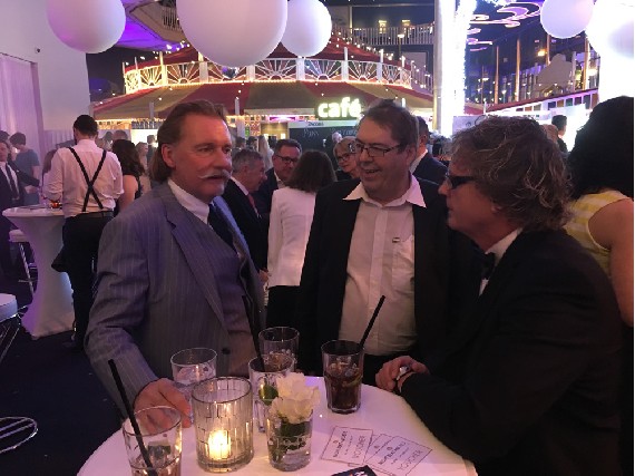 Schauspieler Ingo Lenßen im Gespräch mit Gästen der Miss Germany Wahl 2017