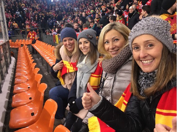 Fans in der 1 Reihe.