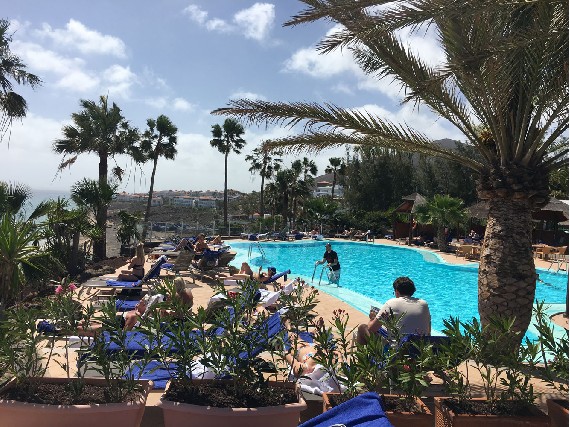Pool im Wellnessbereich