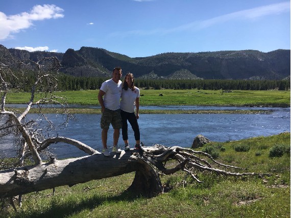 Reiseredakteure Christine und Schmidi im Yellowstone Nationalpark